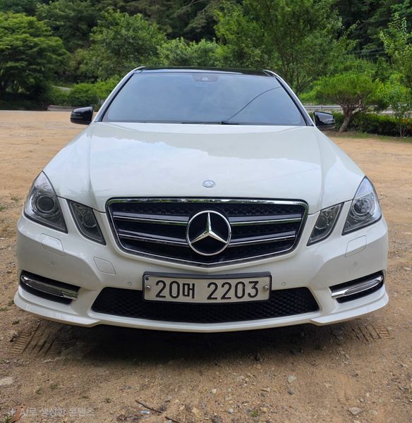 2012 Mercedes-Benz E-Class E300 Elegance photo 3
