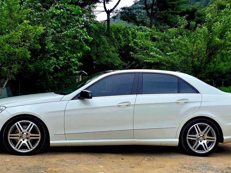 2012 Mercedes-Benz E-Class E300 Elegance photo 5