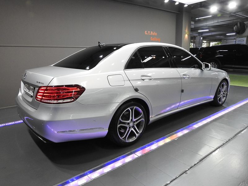 2015 Mercedes-Benz E-Class E250 BlueTec 4MATIC AV photo 2
