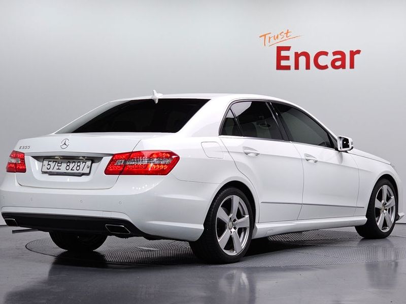 2013 Mercedes-Benz E-Class E300 Avantgarde Sports Package photo 2