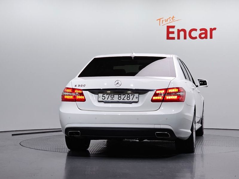2013 Mercedes-Benz E-Class E300 Avantgarde Sports Package photo 4