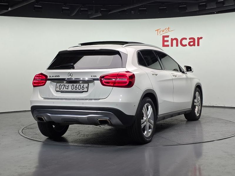 2015 Mercedes-Benz A-Class GLA200 CDI photo 2