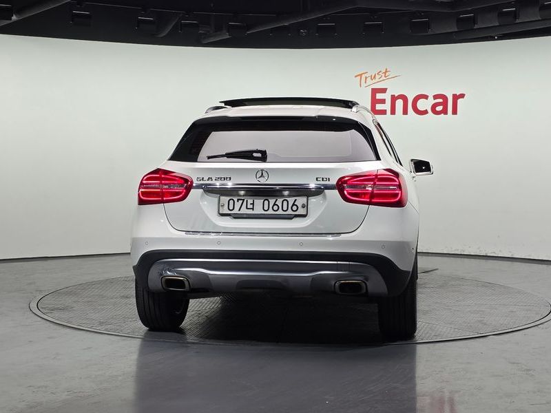 2015 Mercedes-Benz A-Class GLA200 CDI photo 4
