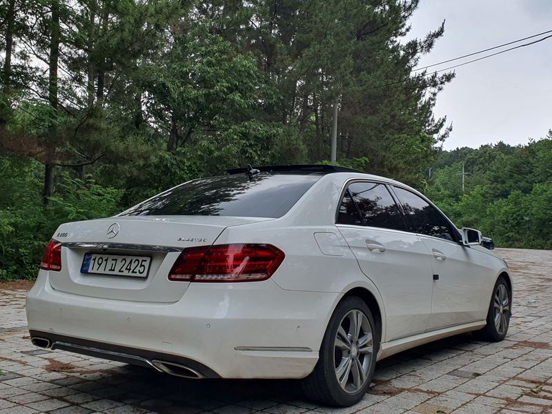 2015 Mercedes-Benz E-Class E250 BlueTec 4MATIC AV photo 3