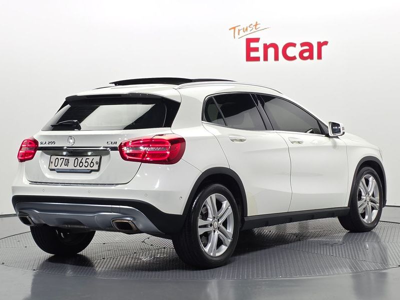 2015 Mercedes-Benz A-Class GLA200 CDI photo 2