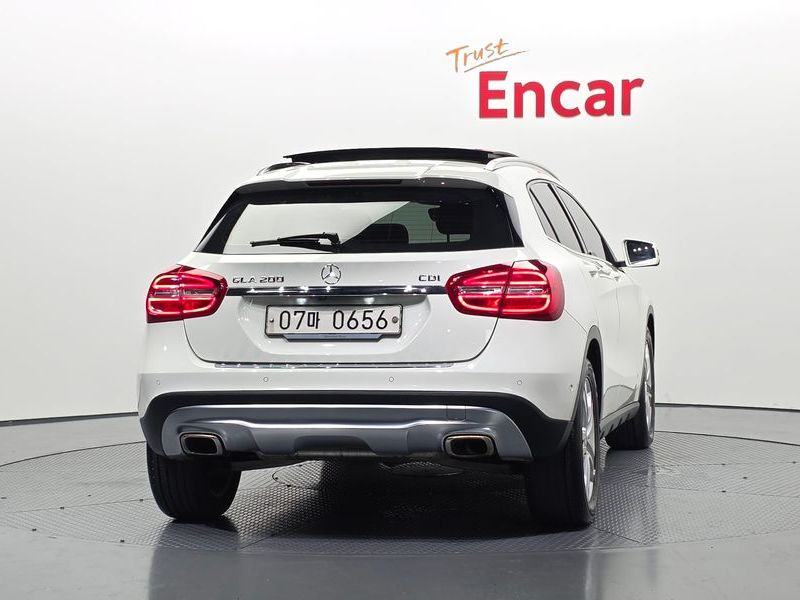 2015 Mercedes-Benz A-Class GLA200 CDI photo 4