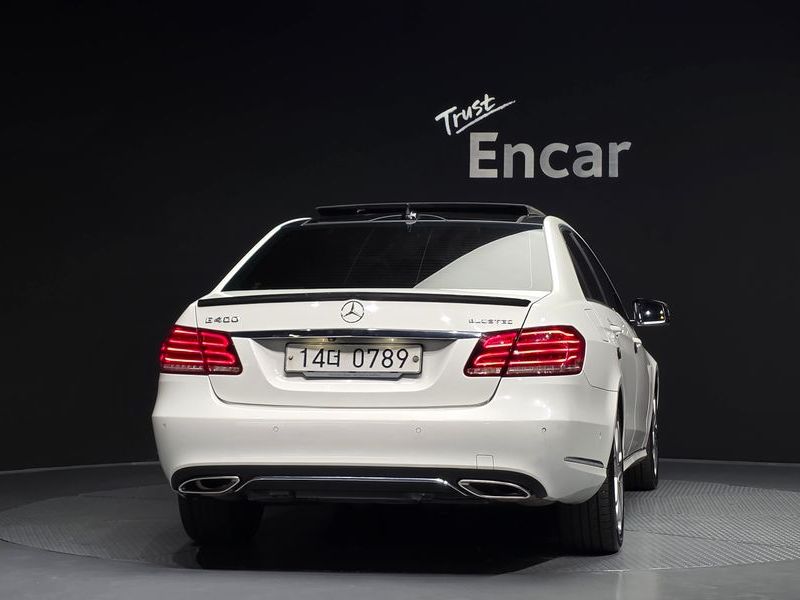 2016 Mercedes-Benz E-Class E250 BlueTec 4MATIC AV photo 4