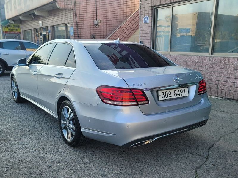 2014 Mercedes-Benz E-Class E220 CDI Avantgarde photo 2