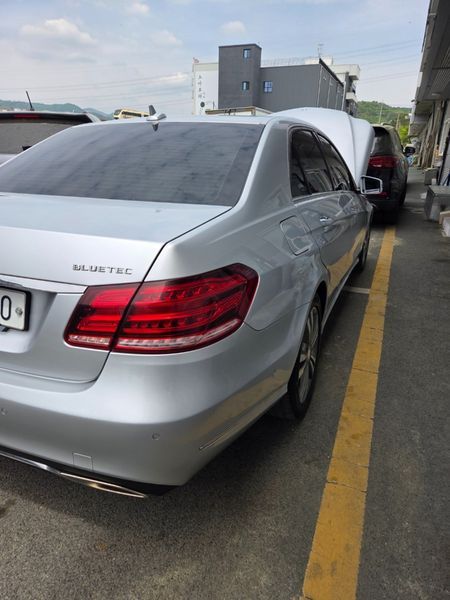 2015 Mercedes-Benz E-Class E220 Bluetec Avantgarde photo 4