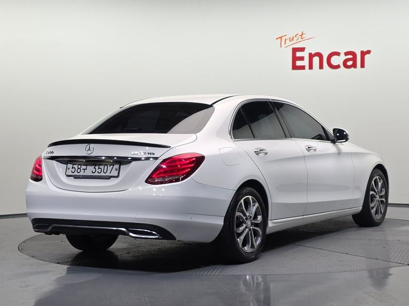 2017 Mercedes-Benz C-Class C200 Avantgarde photo 2