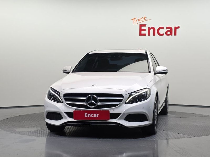2017 Mercedes-Benz C-Class C200 Avantgarde photo 3