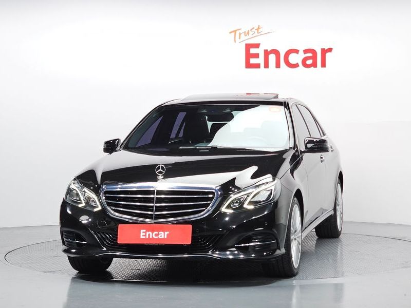 2016 Mercedes-Benz E-Class E300 Elegance photo 3