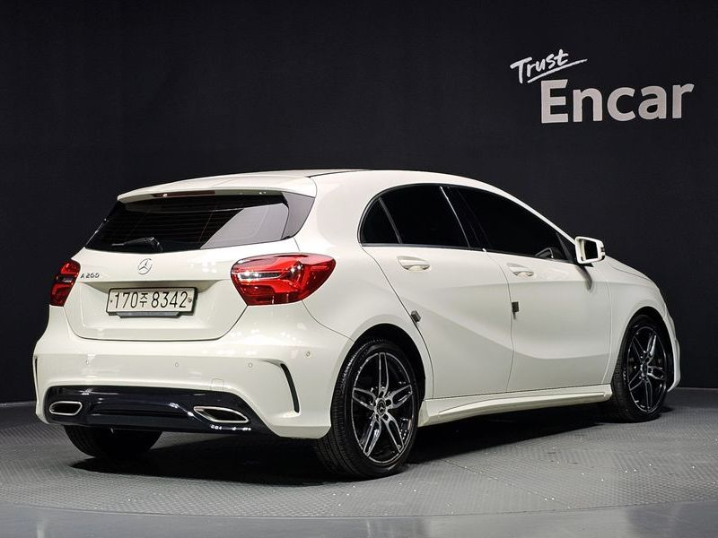 2018 Mercedes-Benz A-Class A200 AMG Line photo 2
