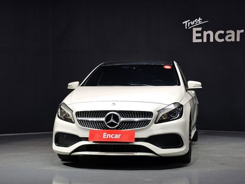 2018 Mercedes-Benz A-Class A200 AMG Line photo 3