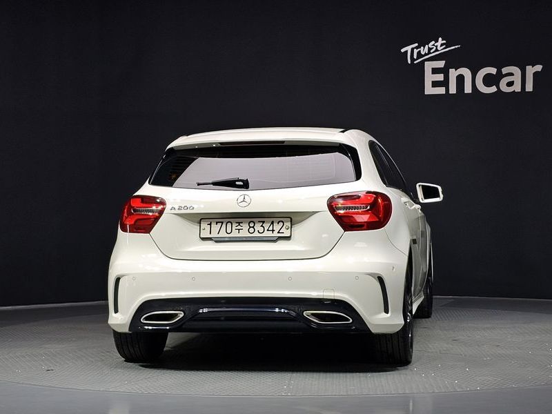 2018 Mercedes-Benz A-Class A200 AMG Line photo 4