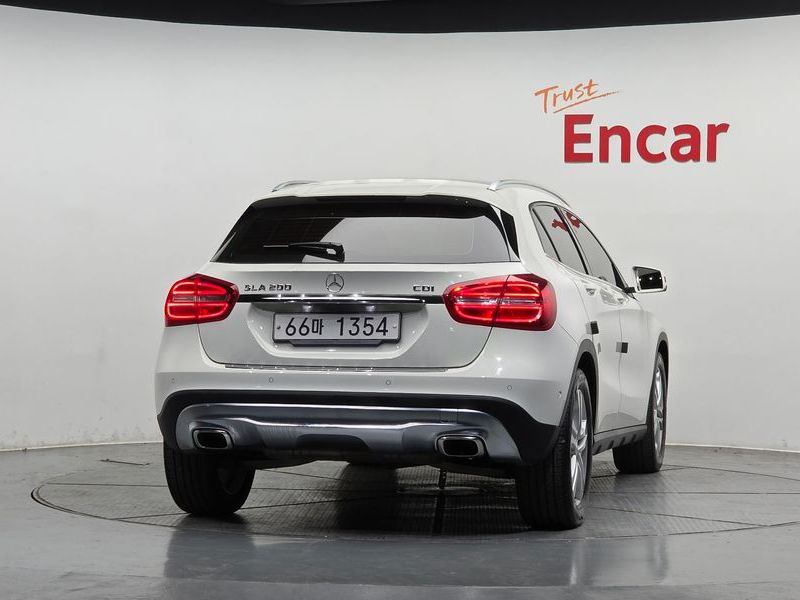2015 Mercedes-Benz A-Class GLA200 CDI photo 4
