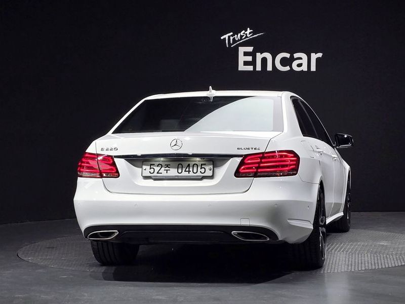 2016 Mercedes-Benz E-Class E220 Bluetec Avantgarde Sport photo 4