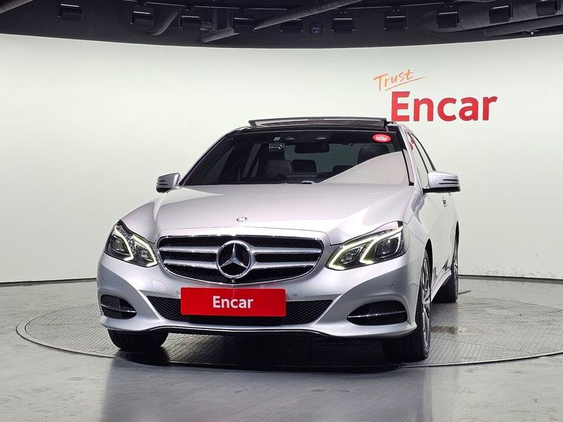 2016 Mercedes-Benz E-Class E250 BlueTec 4MATIC AV photo 3