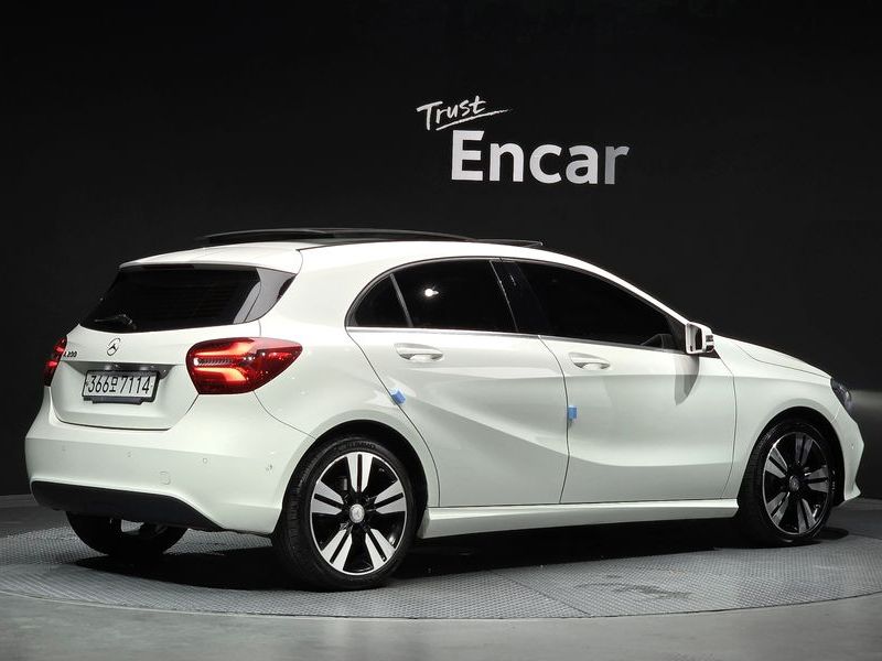 2017 Mercedes-Benz A-Class A200 photo 2