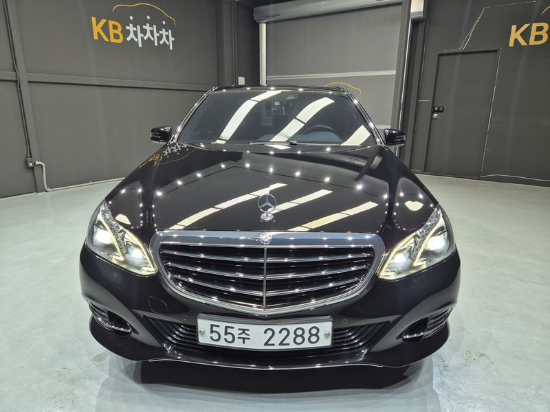 2014 Mercedes-Benz E-Class E300 Elegance photo 2