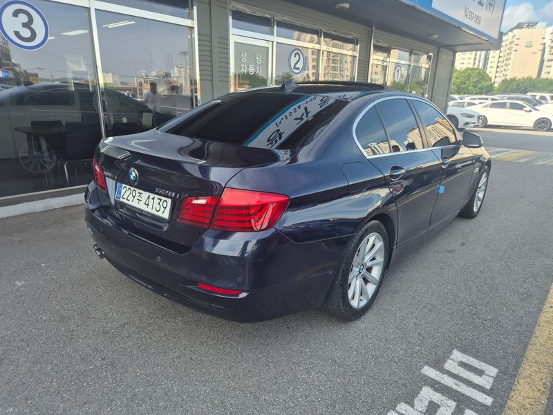 2014 BMW 5 Series 528i xDrive Luxury Plus photo 4