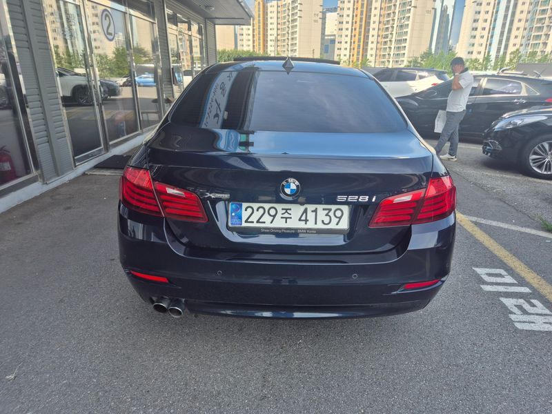 2014 BMW 5 Series 528i xDrive Luxury Plus photo 5