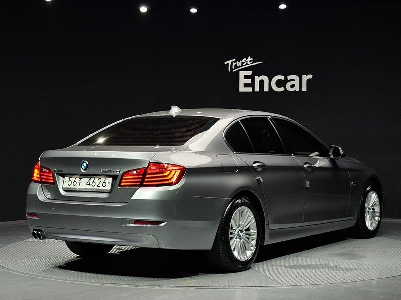 2015 BMW 5 Series 520d xDrive photo 2