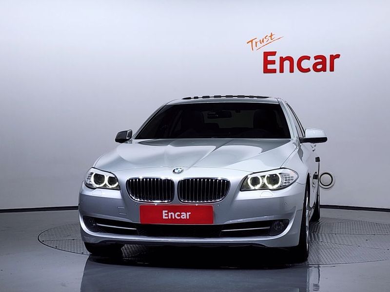 2013 BMW 5 Series 528i xDrive photo 3