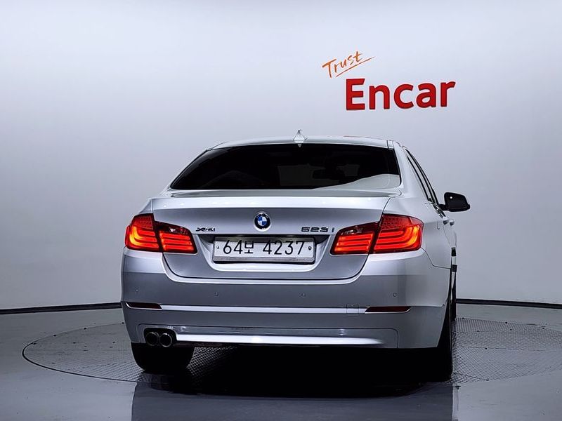 2013 BMW 5 Series 528i xDrive photo 4
