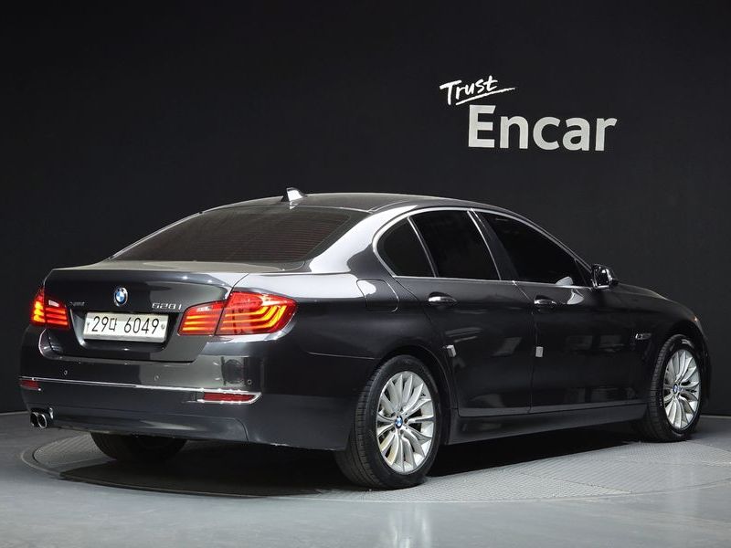 2015 BMW 5 Series 528i xDrive Luxury Plus photo 2