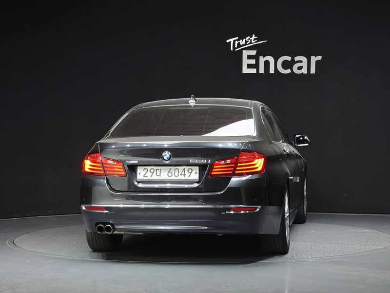 2015 BMW 5 Series 528i xDrive Luxury Plus photo 4
