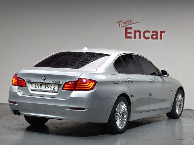 2014 BMW 5 Series 520d xDrive photo 2