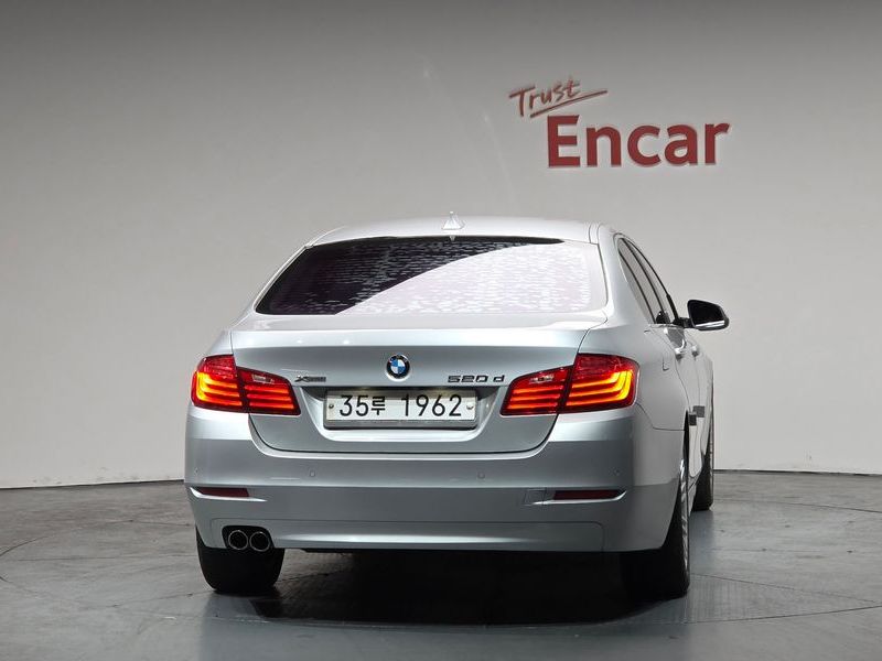 2014 BMW 5 Series 520d xDrive photo 4