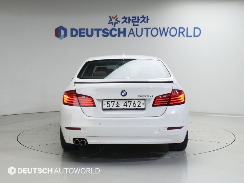2014 BMW 5 Series 520d photo 4