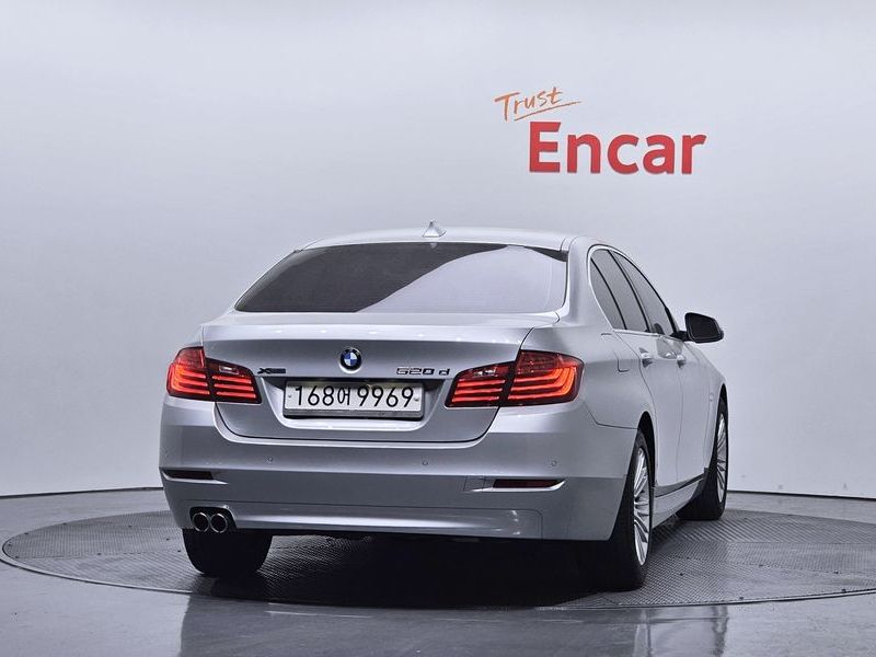 2014 BMW 5 Series 520d xDrive photo 4