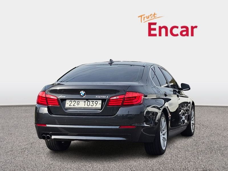 2013 BMW 5 Series 528i xDrive photo 4