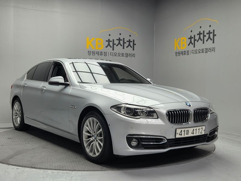 2015 BMW 5 Series 528i xDrive Luxury photo 2