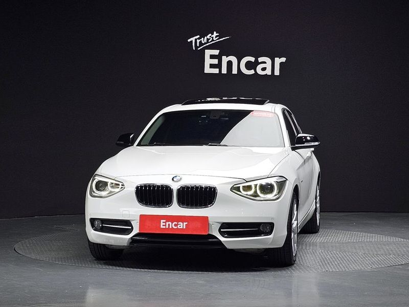 2015 BMW 1 Series 118d Sport 5Door photo 3