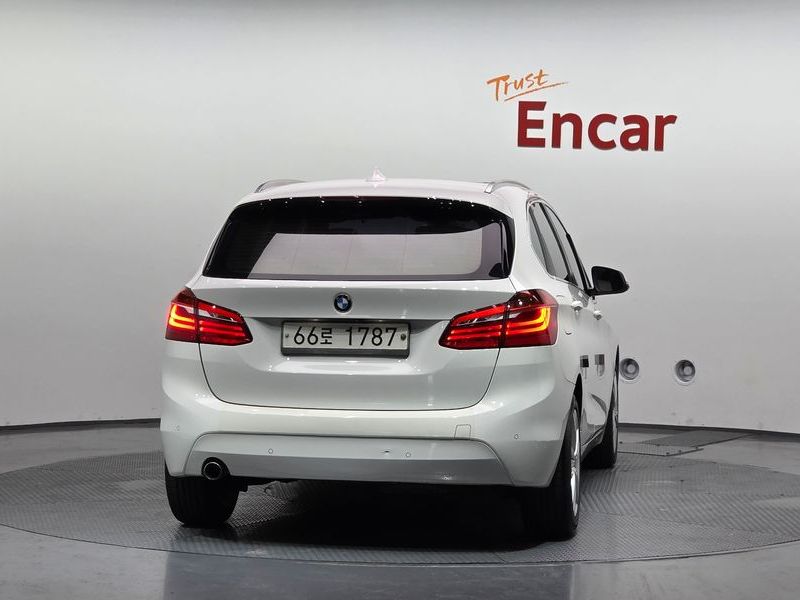 2017 BMW 2 Series Joy photo 4