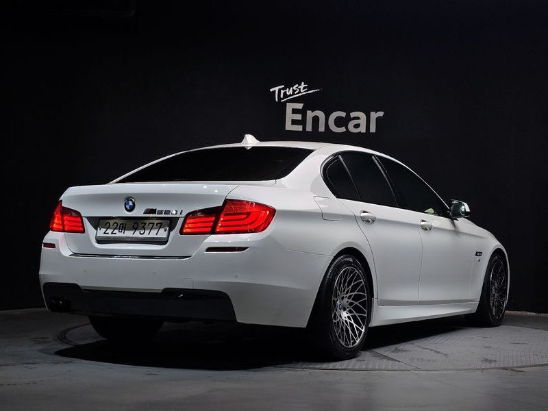 2013 BMW 5 Series 528i M Sport photo 2