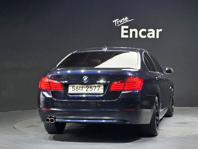 2013 BMW 5 Series 520d photo 4