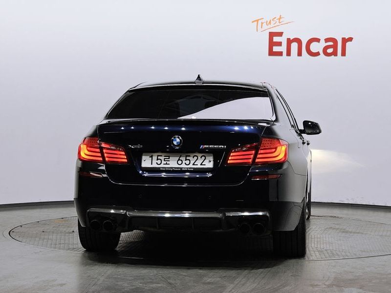 2013 BMW 5 Series 550i xDrive photo 4