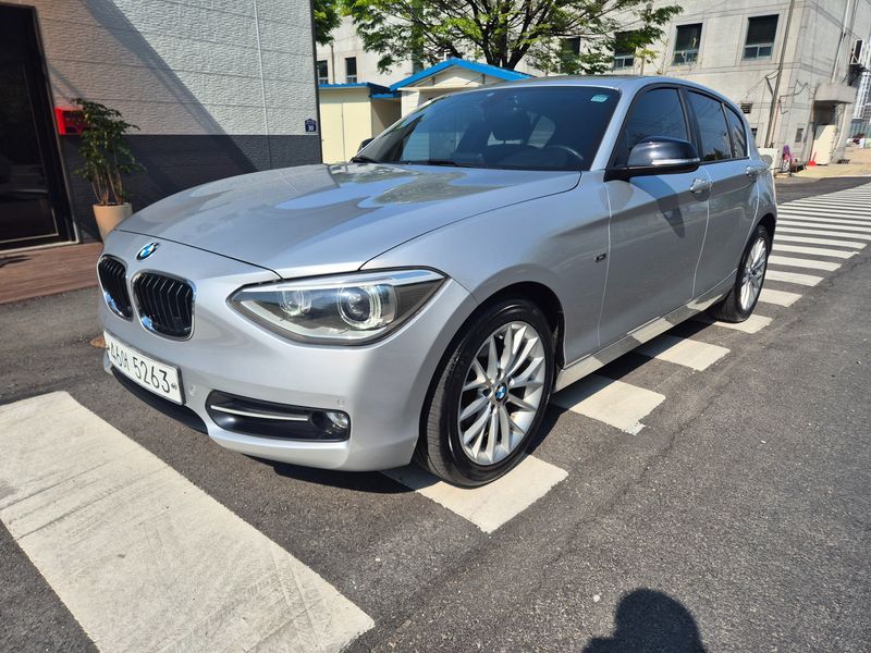2015 BMW 1 Series 118d Sport 5Door photo 2