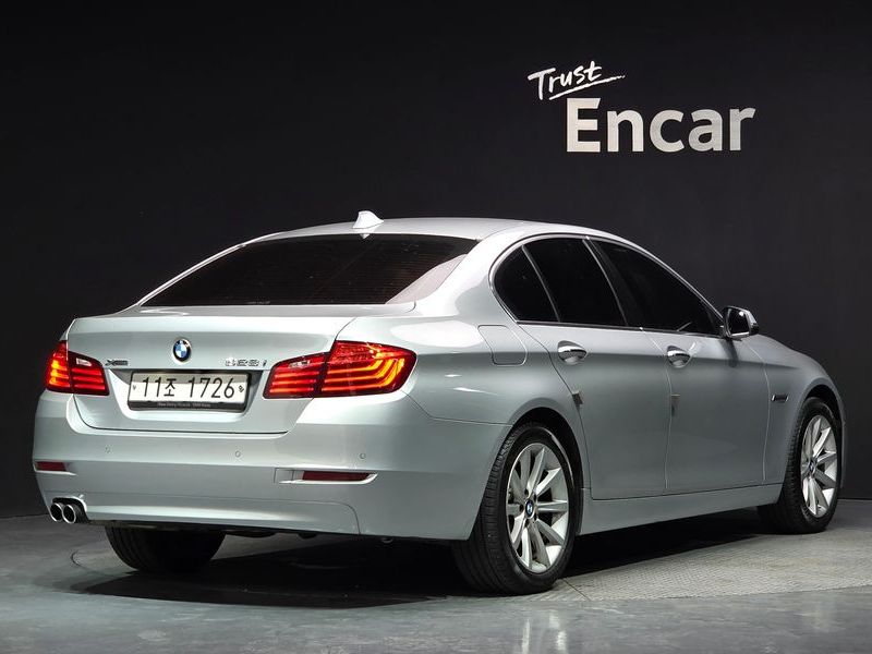 2015 BMW 5 Series 528i xDrive photo 2