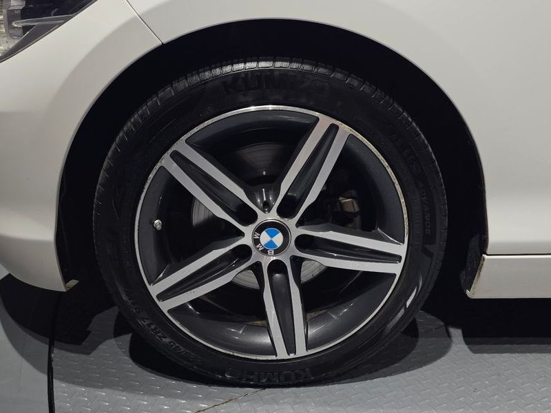 2017 BMW 1 Series 118d Sport 5Door photo 5