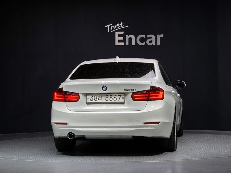 2014 BMW 3 Series 320i photo 4