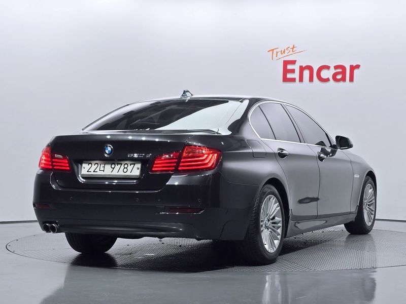 2015 BMW 5 Series 520d photo 2