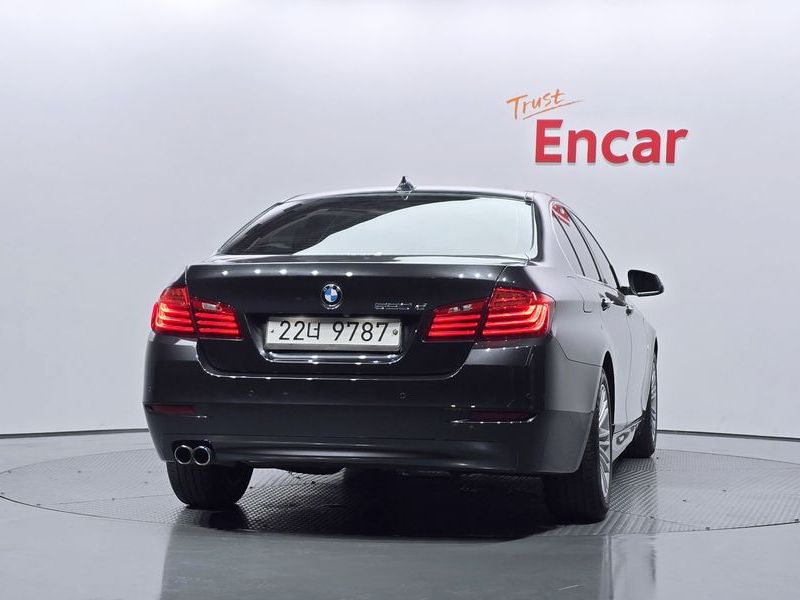 2015 BMW 5 Series 520d photo 4