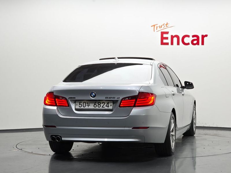 2013 BMW 5 Series 525d xDrive photo 4