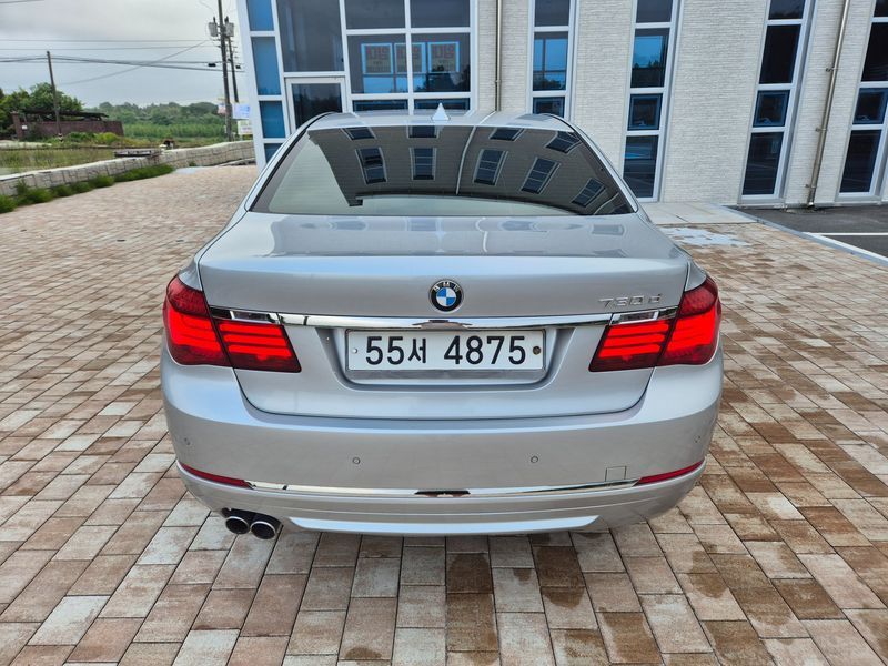 2013 BMW 7 Series 730d photo 2